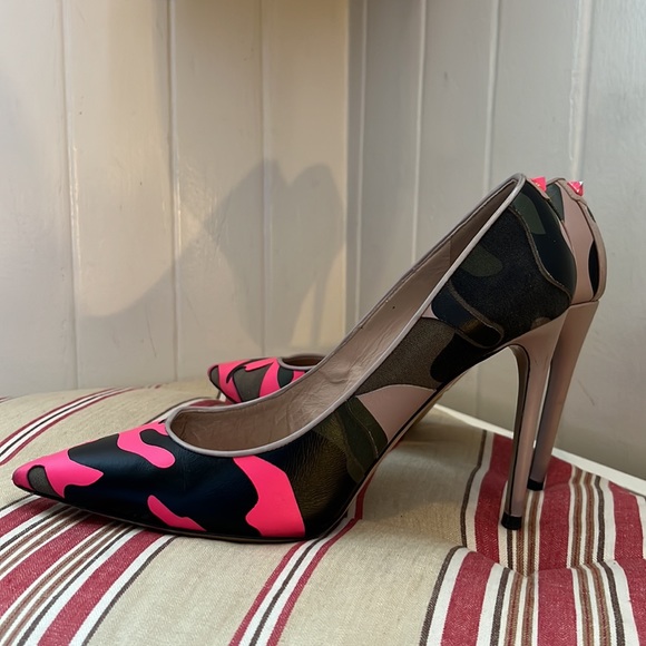 VALENTINO Rockstud Accents Leather D'Orsay Pumps - Picture 4 of 9